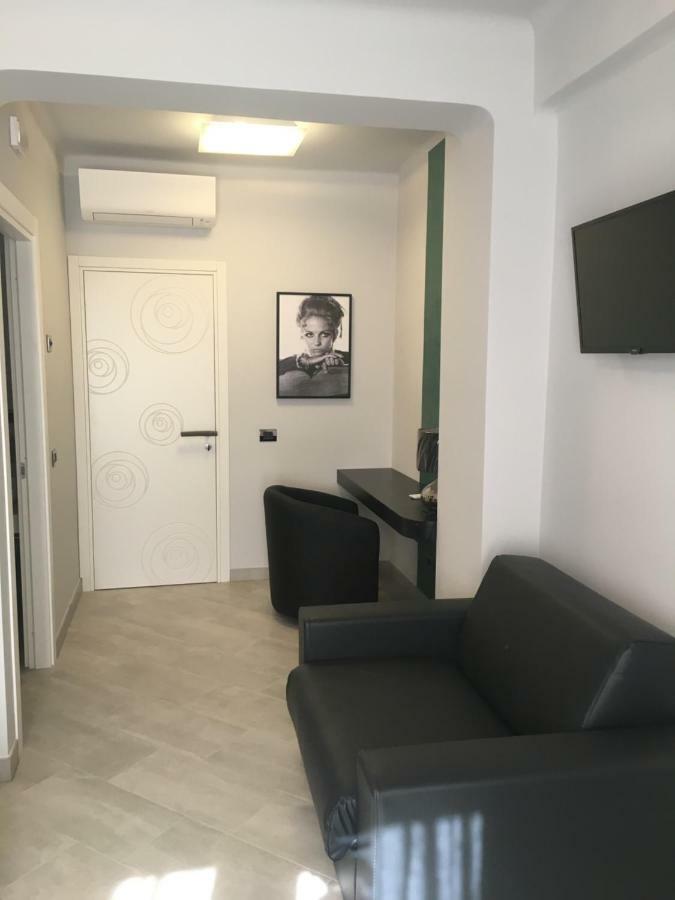 Hotel Le Divine Di Via Olivieri - Reception Via Xxv Aprile 5 Levanto Exterior foto